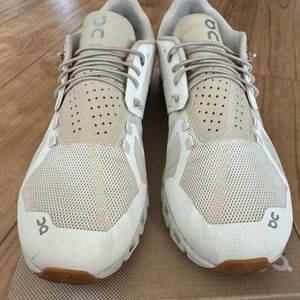 Men’s 11-5 On cloud cloud 6 Running tan and White Athletic Shoes